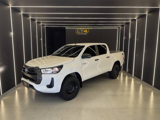 TOYOTA HILUX 2.8 D-4D TURBO DIESEL CD POWER PACK 4X4 MANUAL TOYOTA HILUX 2.8 D-4D TURBO DIESEL CD POWER PACK 4X4 MANUAL